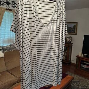 Terra & Sky Black and White top